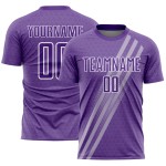 Maillot de football personnalisé à sublimation avec lignes diagonales violettes et blanches Maillot de football personnalisé à sublimation avec lignes diagonales violettes et blanches