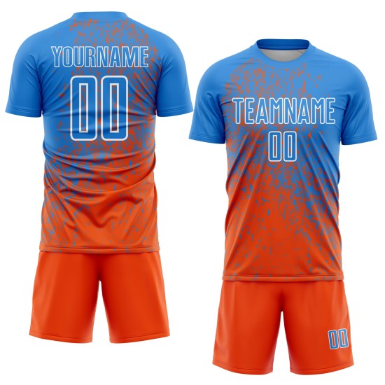 Maillot de football personnalisé à sublimation avec motif abstrait bleu poudre, orange et blanc Maillot de football personnalisé à sublimation avec motif abstrait bleu poudre, orange et blanc