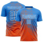 Maillot de football personnalisé à sublimation avec motif abstrait bleu poudre, orange et blanc Maillot de football personnalisé à sublimation avec motif abstrait bleu poudre, orange et blanc